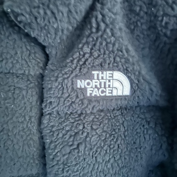 Authentic The North Face Puffer Vest - Picture 3 of 4